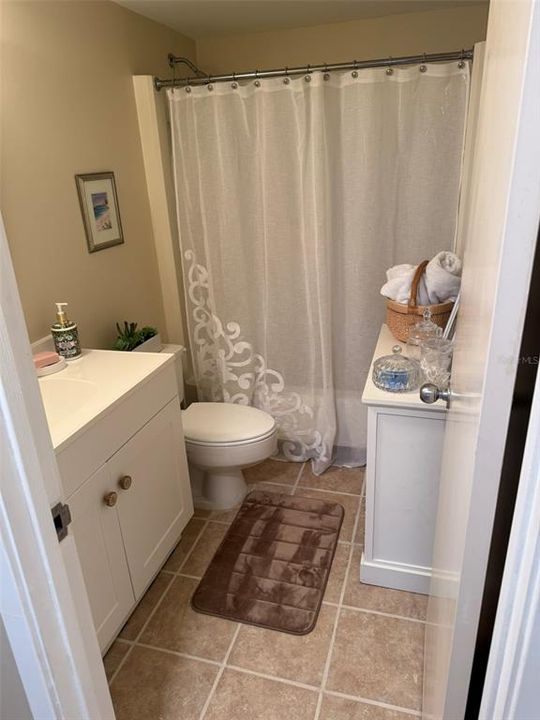 待售: $199,900 (2 贝兹, 2 浴室, 986 平方英尺)