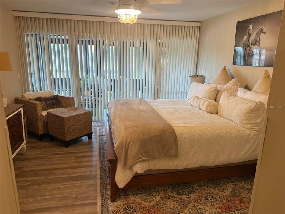 待售: $199,900 (2 贝兹, 2 浴室, 986 平方英尺)