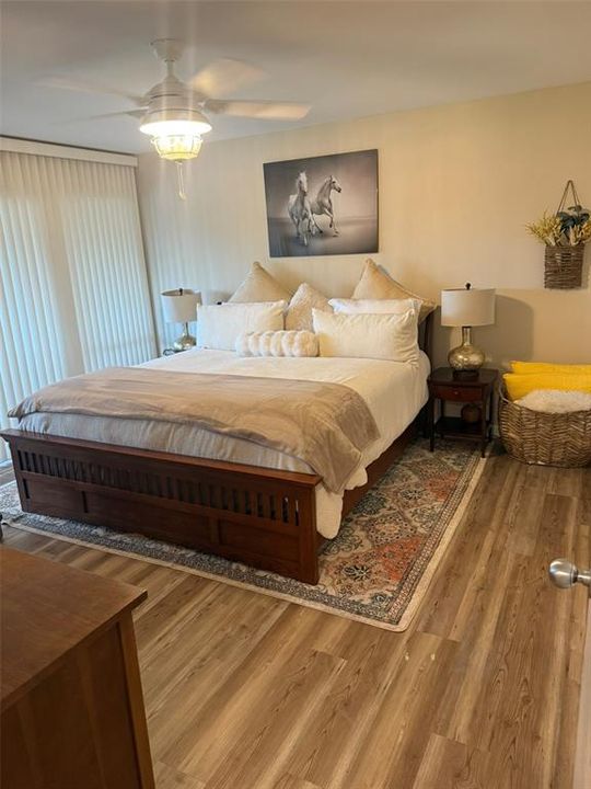 待售: $199,900 (2 贝兹, 2 浴室, 986 平方英尺)