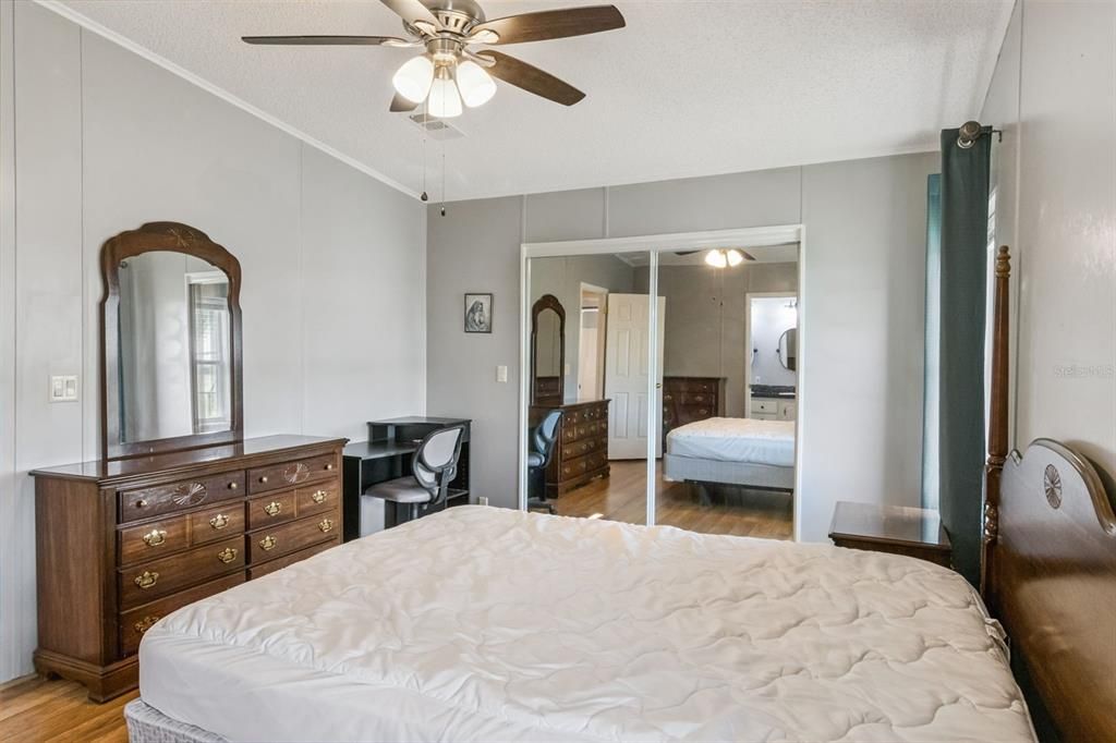 Под контрактом: $179,000 (2 спален, 2 ванн, 1342 Квадратных фут)