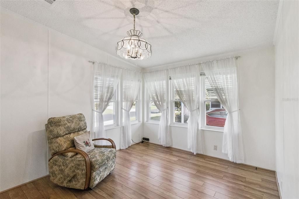 Под контрактом: $179,000 (2 спален, 2 ванн, 1342 Квадратных фут)