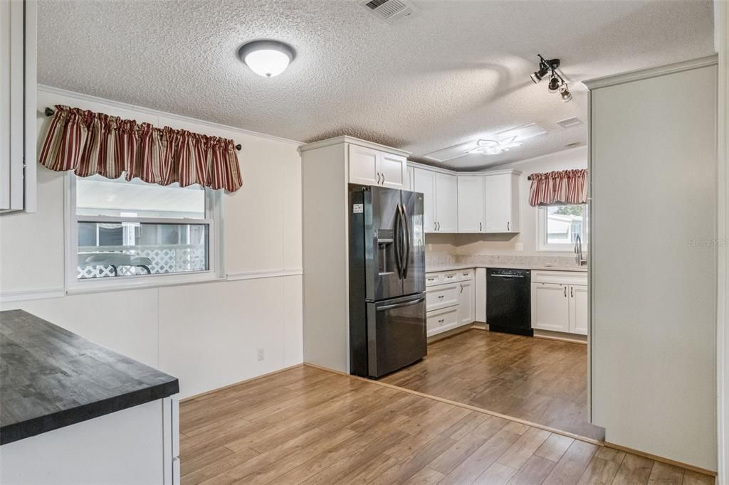 Под контрактом: $179,000 (2 спален, 2 ванн, 1342 Квадратных фут)