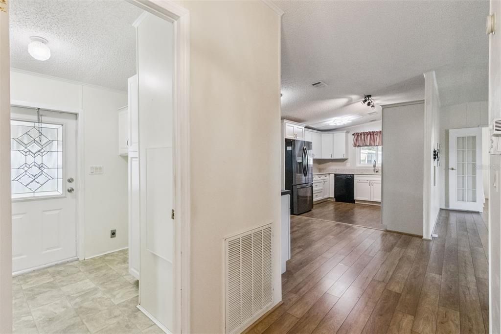 Под контрактом: $179,000 (2 спален, 2 ванн, 1342 Квадратных фут)