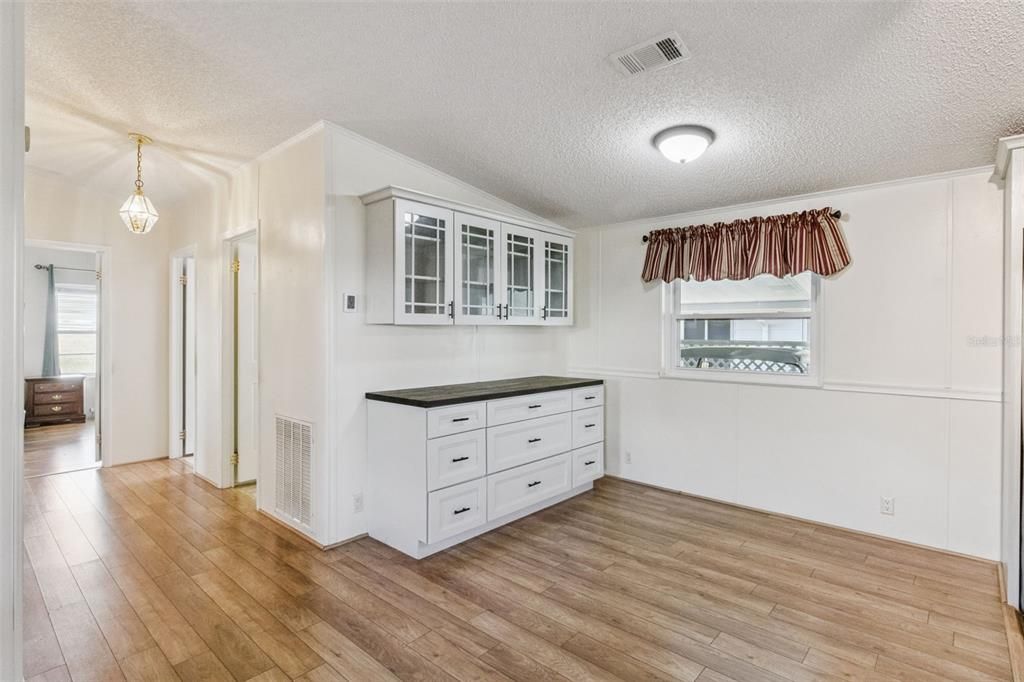 Под контрактом: $179,000 (2 спален, 2 ванн, 1342 Квадратных фут)