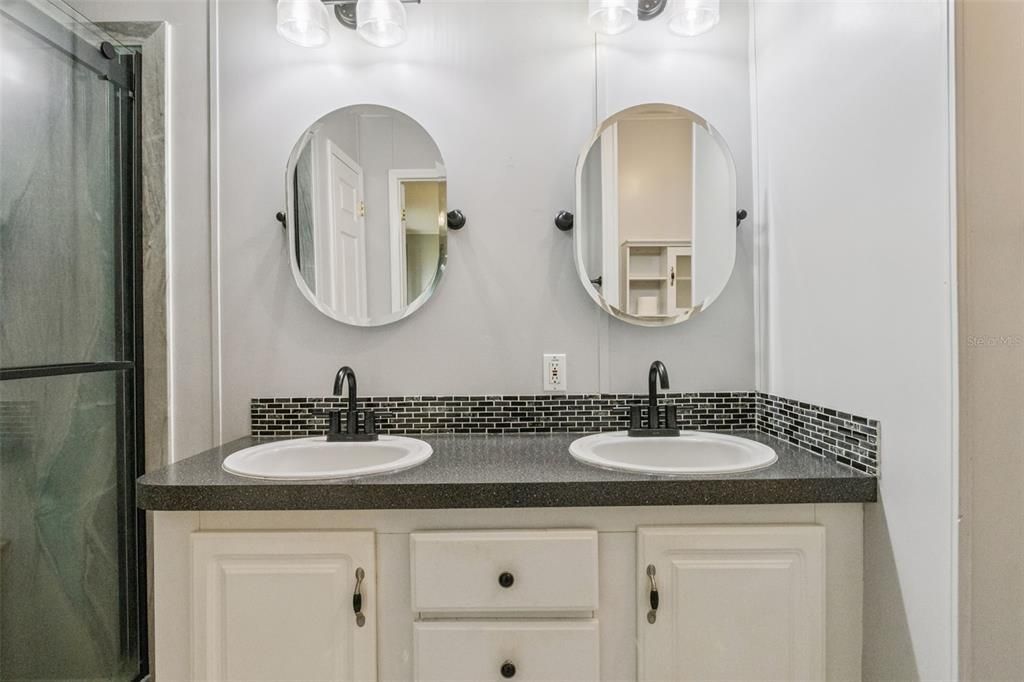 Под контрактом: $179,000 (2 спален, 2 ванн, 1342 Квадратных фут)