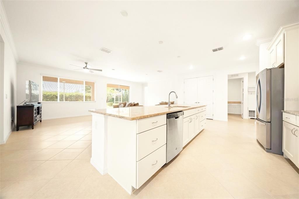 Active With Contract: $359,800 (3 beds, 3 baths, 2703 Square Feet)