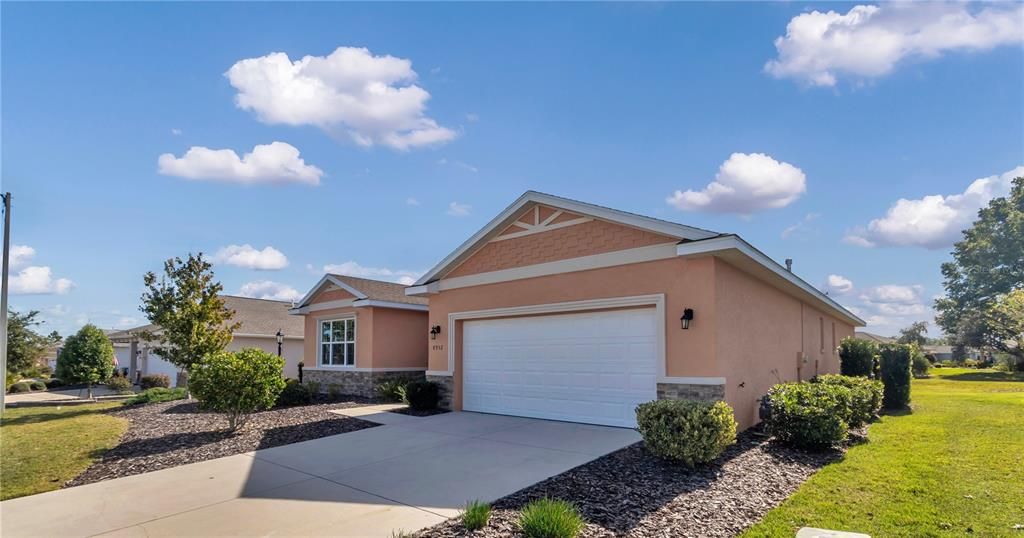 Active With Contract: $359,800 (3 beds, 3 baths, 2703 Square Feet)