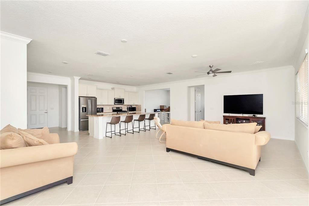 Active With Contract: $359,800 (3 beds, 3 baths, 2703 Square Feet)