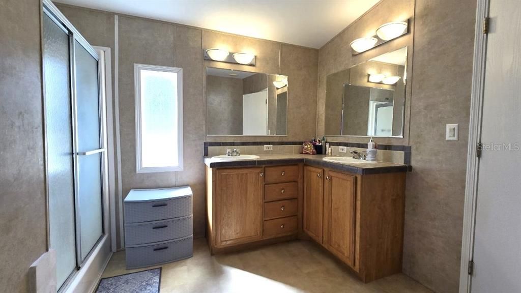 Active With Contract: $199,000 (4 beds, 2 baths, 1566 Square Feet)