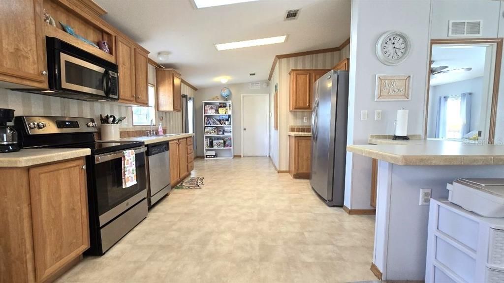 Active With Contract: $199,000 (4 beds, 2 baths, 1566 Square Feet)