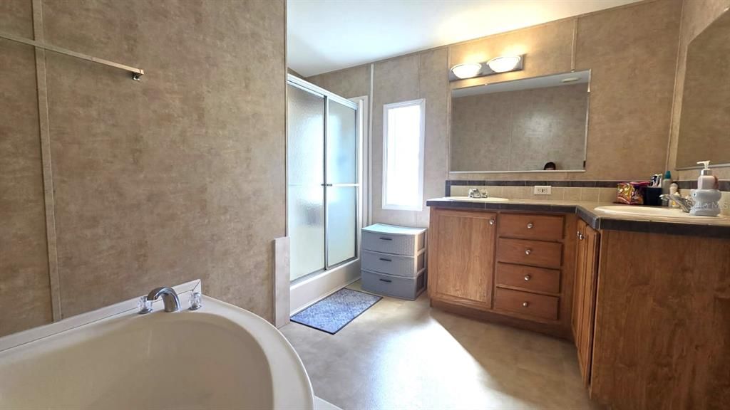 Active With Contract: $199,000 (4 beds, 2 baths, 1566 Square Feet)