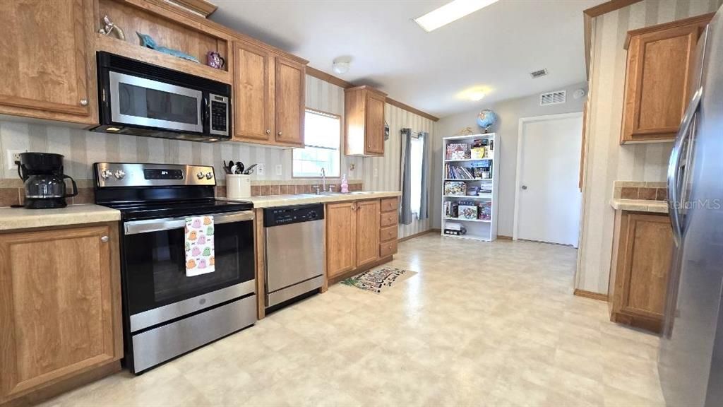 Active With Contract: $199,000 (4 beds, 2 baths, 1566 Square Feet)