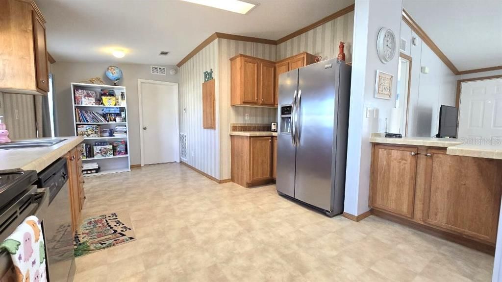 Active With Contract: $199,000 (4 beds, 2 baths, 1566 Square Feet)