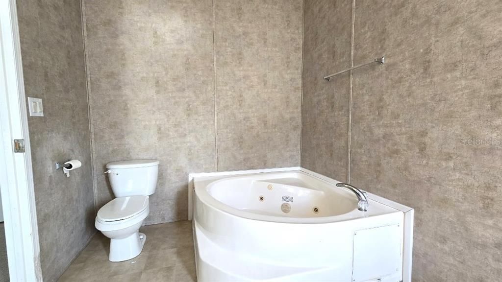 Active With Contract: $199,000 (4 beds, 2 baths, 1566 Square Feet)