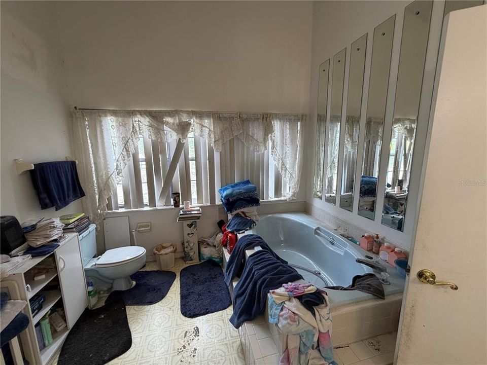 For Sale: $459,000 (3 beds, 2 baths, 2293 Square Feet)