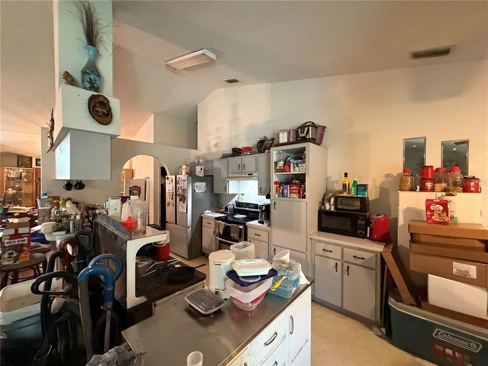 For Sale: $459,000 (3 beds, 2 baths, 2293 Square Feet)