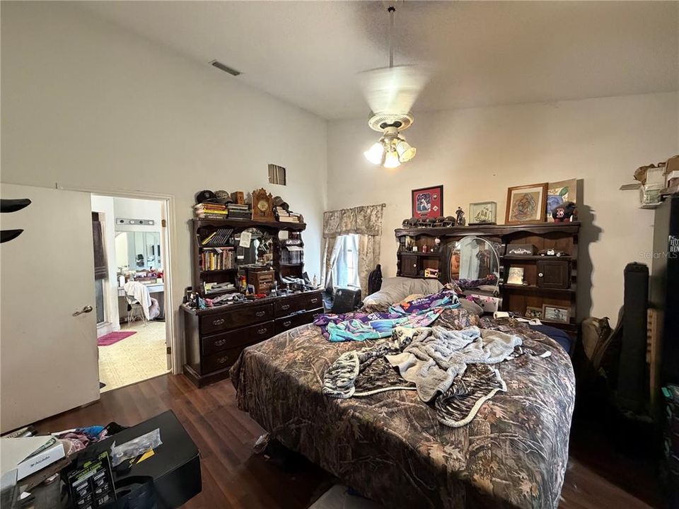 For Sale: $459,000 (3 beds, 2 baths, 2293 Square Feet)