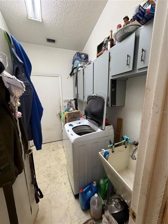 For Sale: $459,000 (3 beds, 2 baths, 2293 Square Feet)