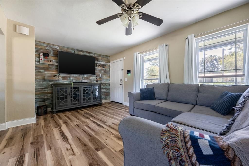 Active With Contract: $259,900 (3 beds, 2 baths, 1344 Square Feet)