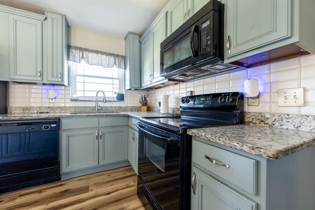 Active With Contract: $259,900 (3 beds, 2 baths, 1344 Square Feet)