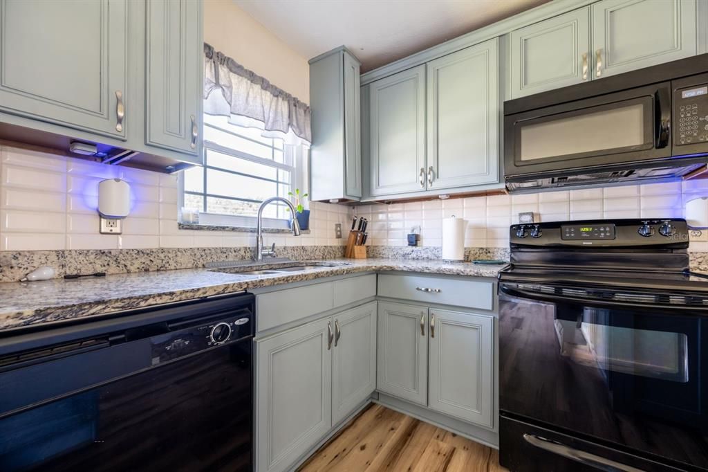 Active With Contract: $259,900 (3 beds, 2 baths, 1344 Square Feet)