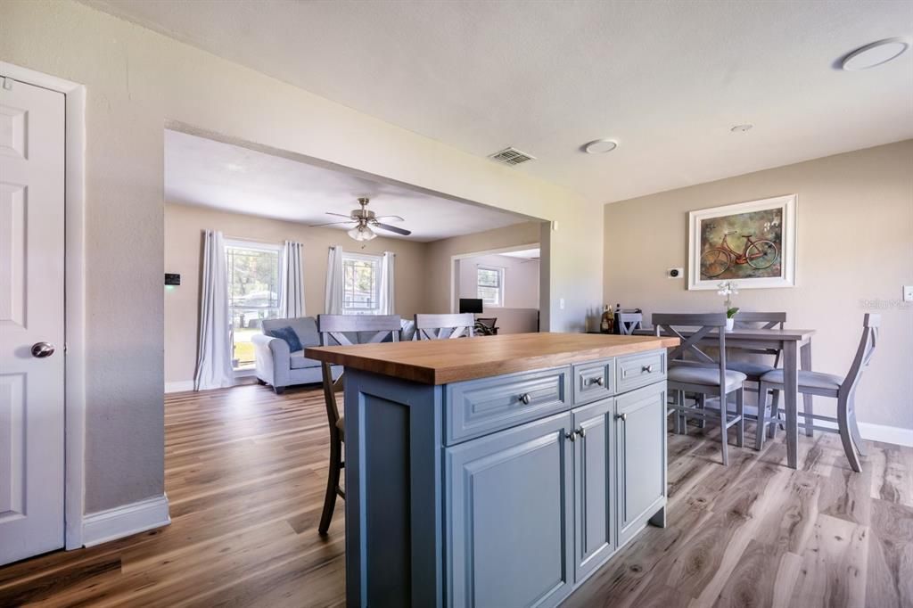 Active With Contract: $259,900 (3 beds, 2 baths, 1344 Square Feet)