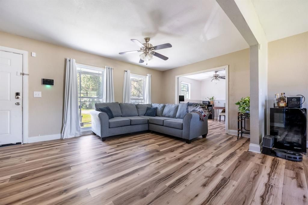 Active With Contract: $259,900 (3 beds, 2 baths, 1344 Square Feet)