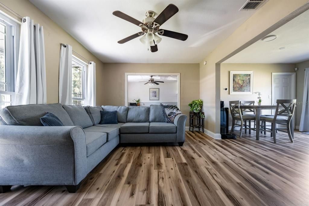 Active With Contract: $259,900 (3 beds, 2 baths, 1344 Square Feet)