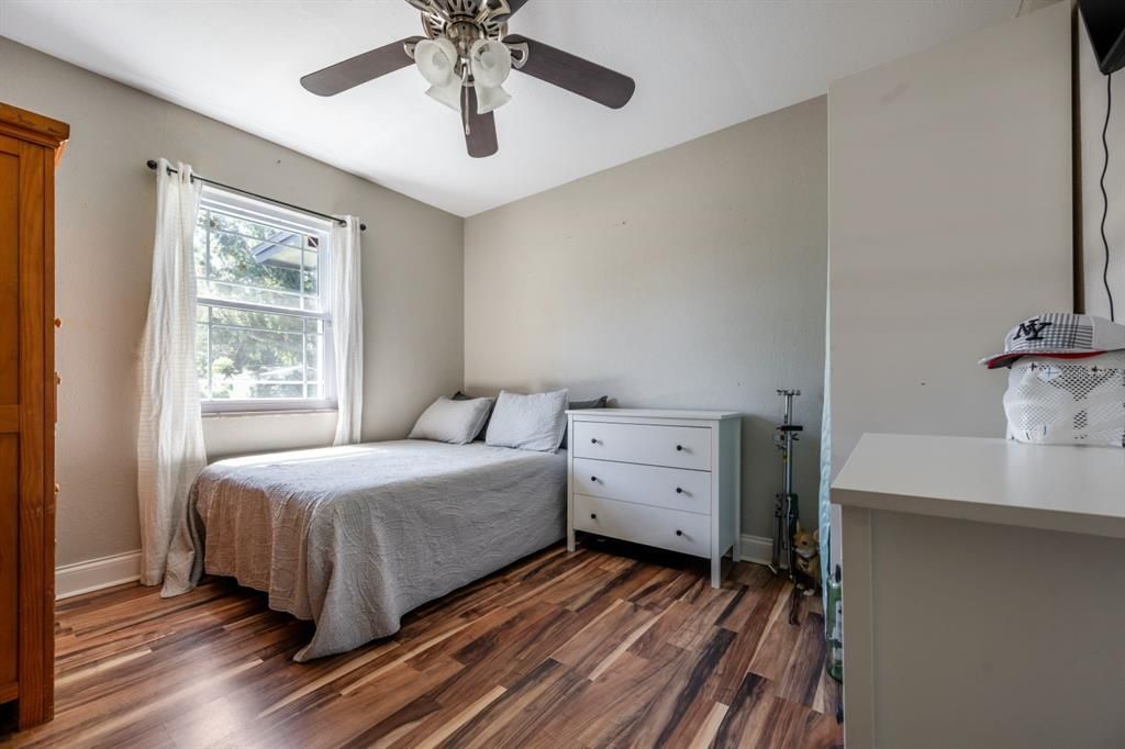 Active With Contract: $259,900 (3 beds, 2 baths, 1344 Square Feet)