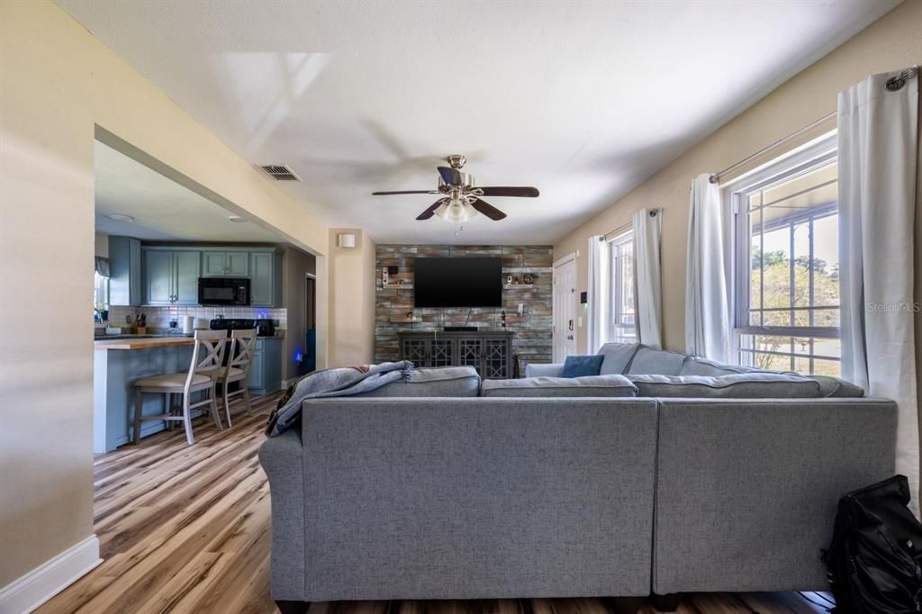 Active With Contract: $259,900 (3 beds, 2 baths, 1344 Square Feet)