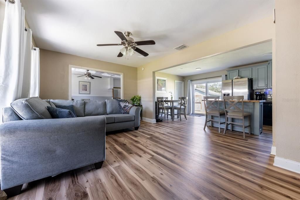 Active With Contract: $259,900 (3 beds, 2 baths, 1344 Square Feet)