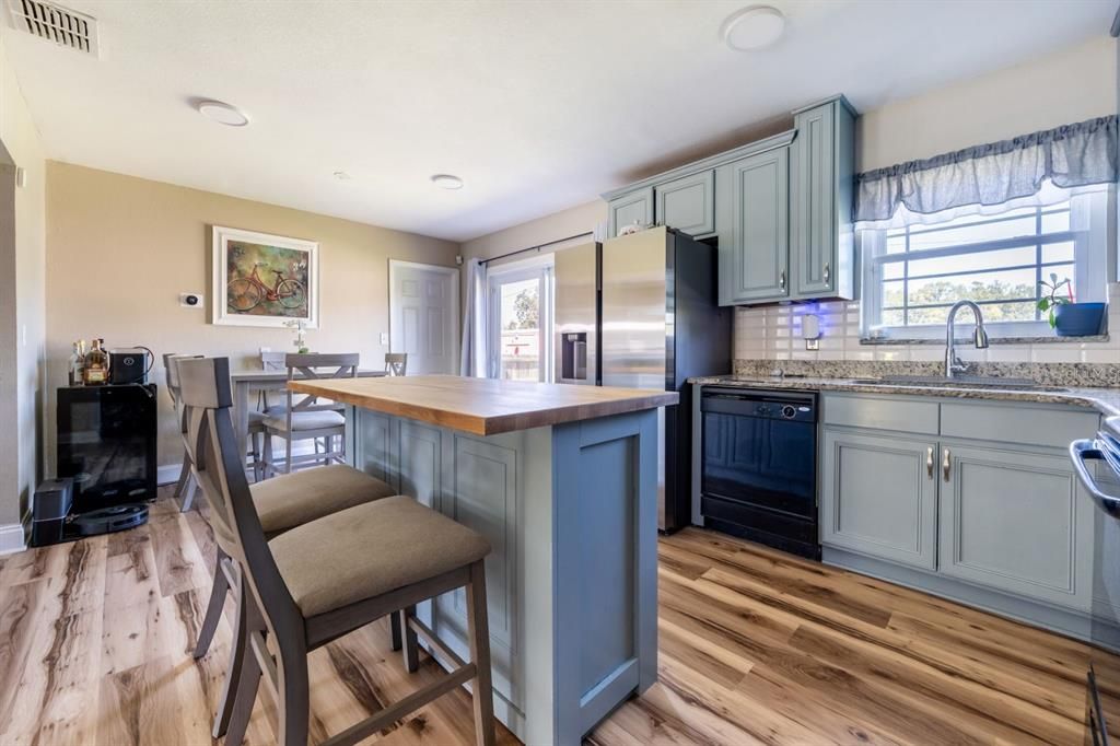 Active With Contract: $259,900 (3 beds, 2 baths, 1344 Square Feet)