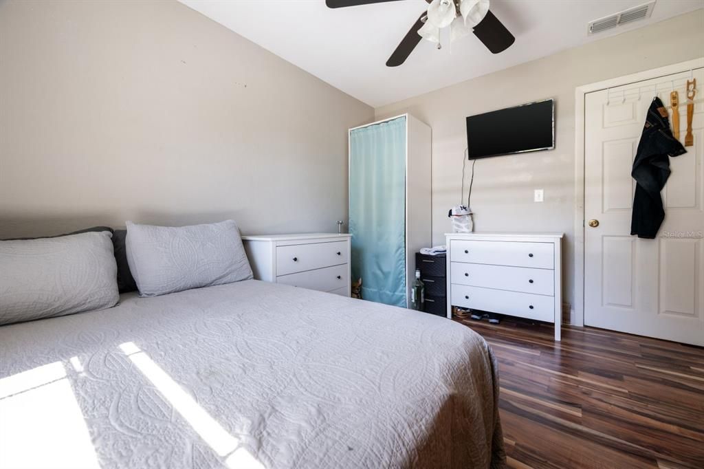 Active With Contract: $259,900 (3 beds, 2 baths, 1344 Square Feet)