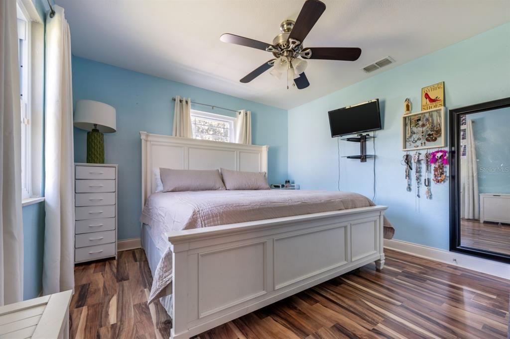 Active With Contract: $259,900 (3 beds, 2 baths, 1344 Square Feet)