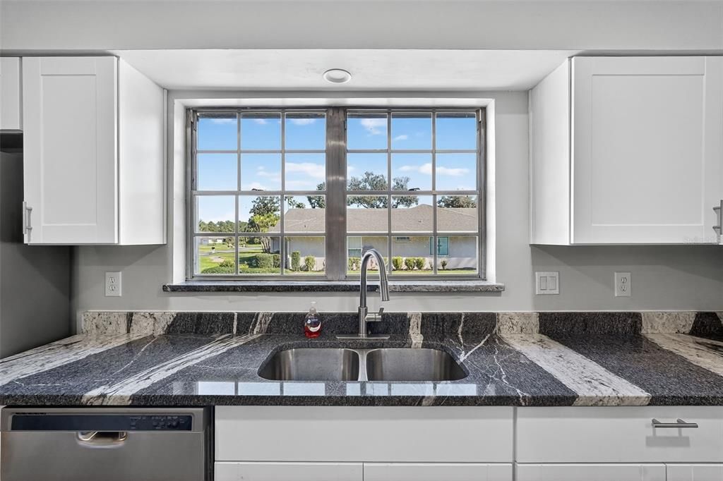 待售: $575,000 (4 贝兹, 2 浴室, 2617 平方英尺)