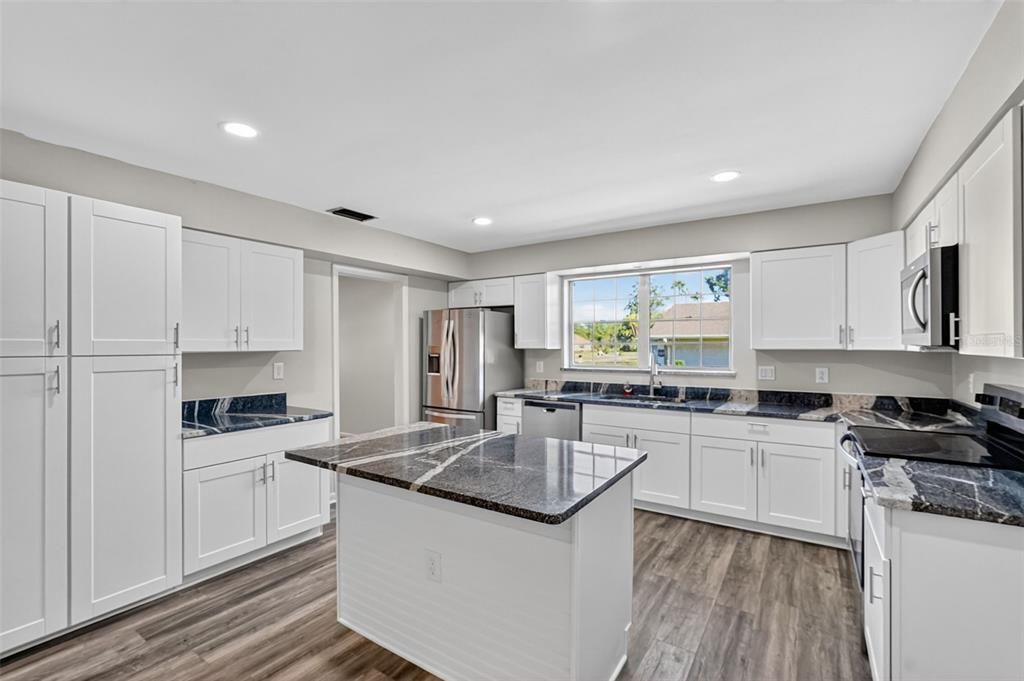 待售: $575,000 (4 贝兹, 2 浴室, 2617 平方英尺)