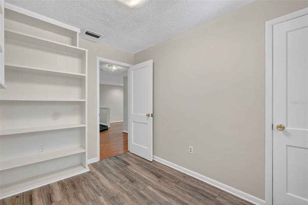 待售: $575,000 (4 贝兹, 2 浴室, 2617 平方英尺)