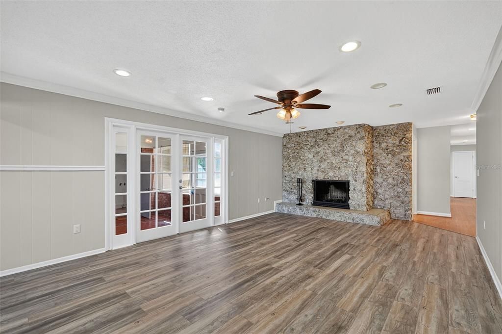 待售: $575,000 (4 贝兹, 2 浴室, 2617 平方英尺)