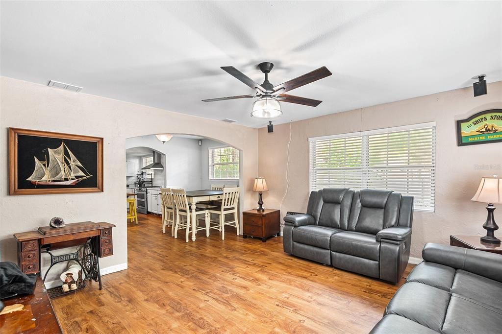 Activo con contrato: $200,000 (2 camas, 1 baños, 1090 Pies cuadrados)