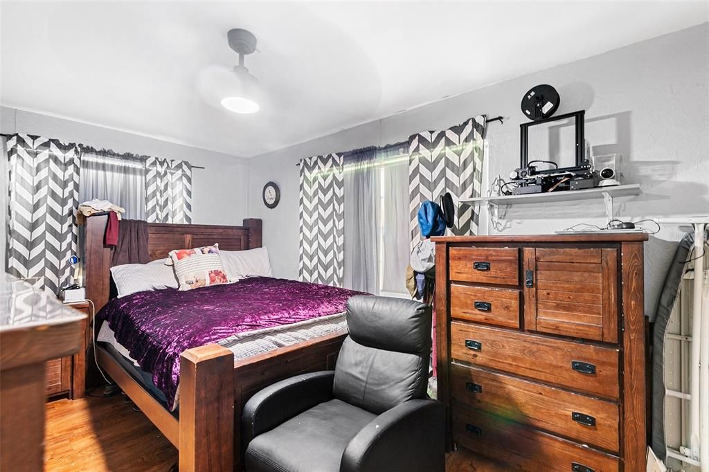 Activo con contrato: $200,000 (2 camas, 1 baños, 1090 Pies cuadrados)