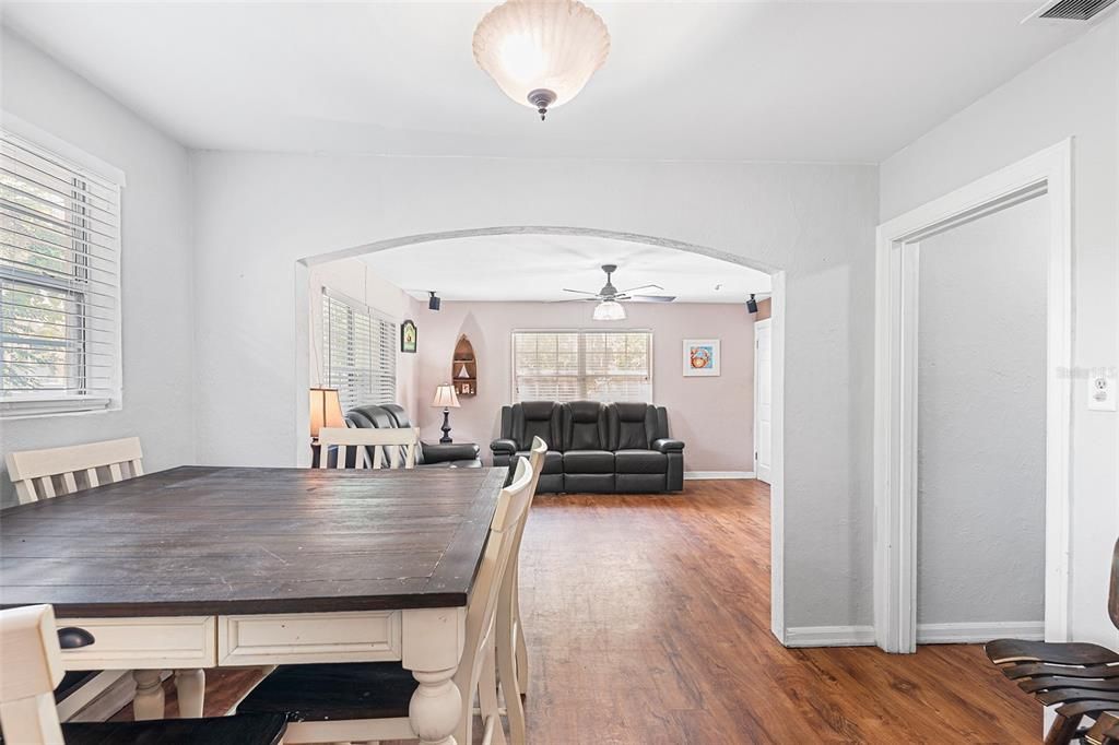 Activo con contrato: $200,000 (2 camas, 1 baños, 1090 Pies cuadrados)