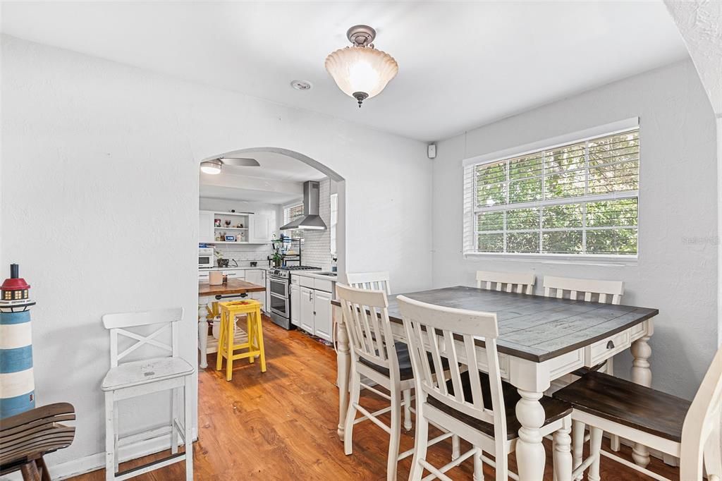 Activo con contrato: $200,000 (2 camas, 1 baños, 1090 Pies cuadrados)