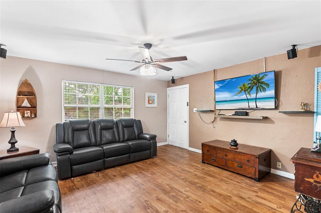 Activo con contrato: $200,000 (2 camas, 1 baños, 1090 Pies cuadrados)