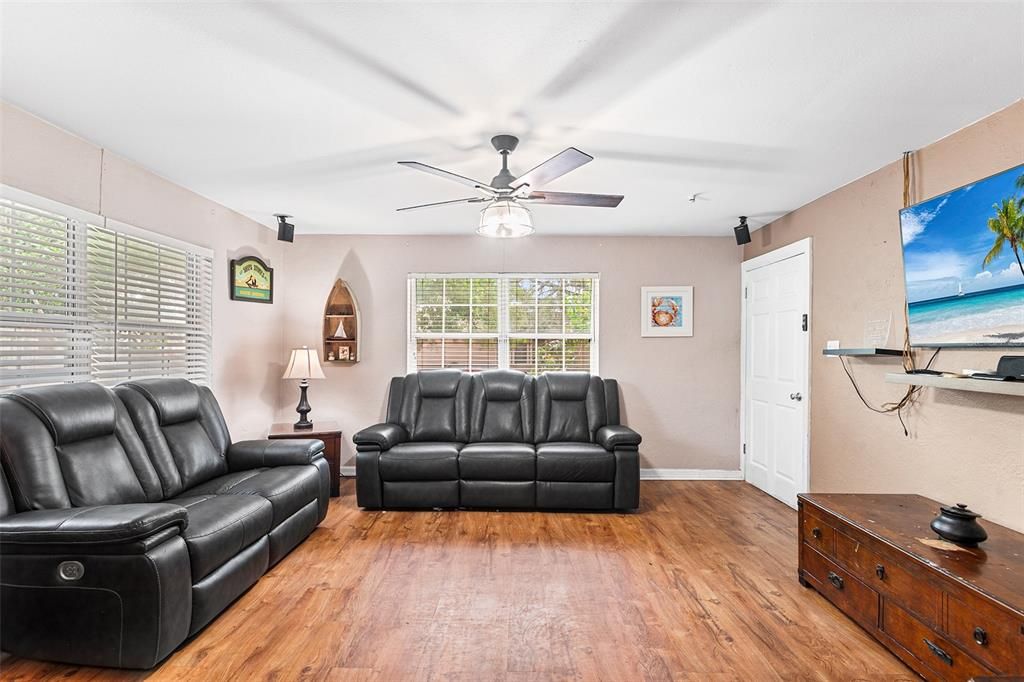 Activo con contrato: $200,000 (2 camas, 1 baños, 1090 Pies cuadrados)