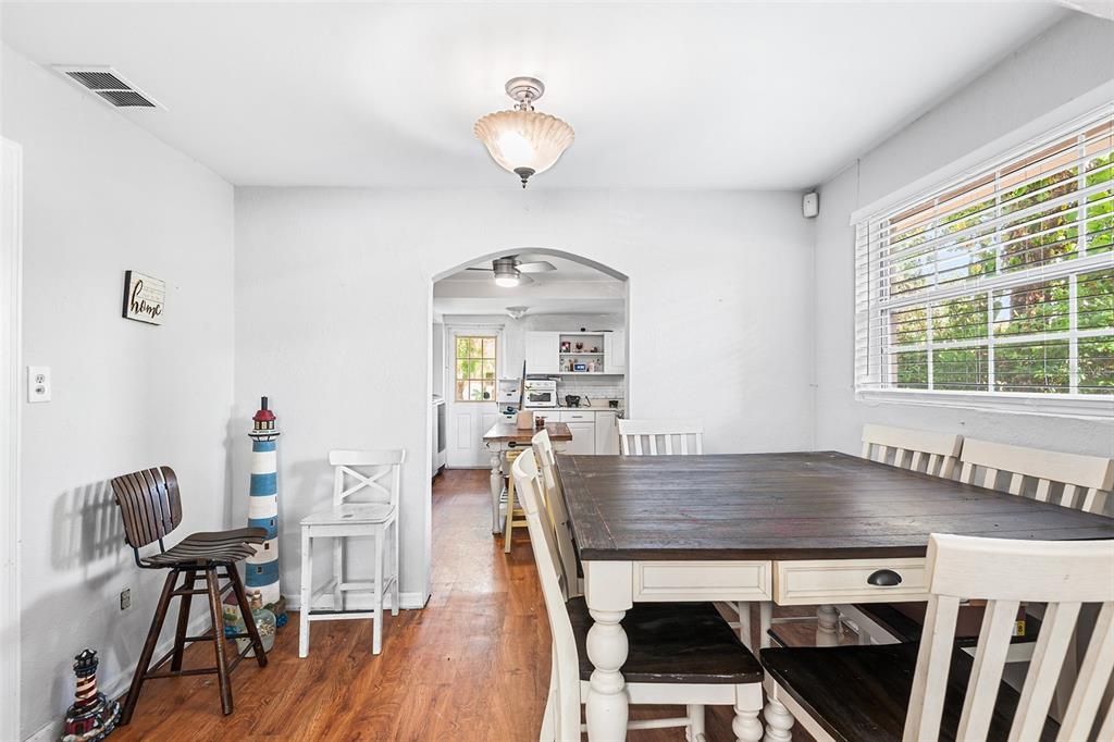 Activo con contrato: $200,000 (2 camas, 1 baños, 1090 Pies cuadrados)