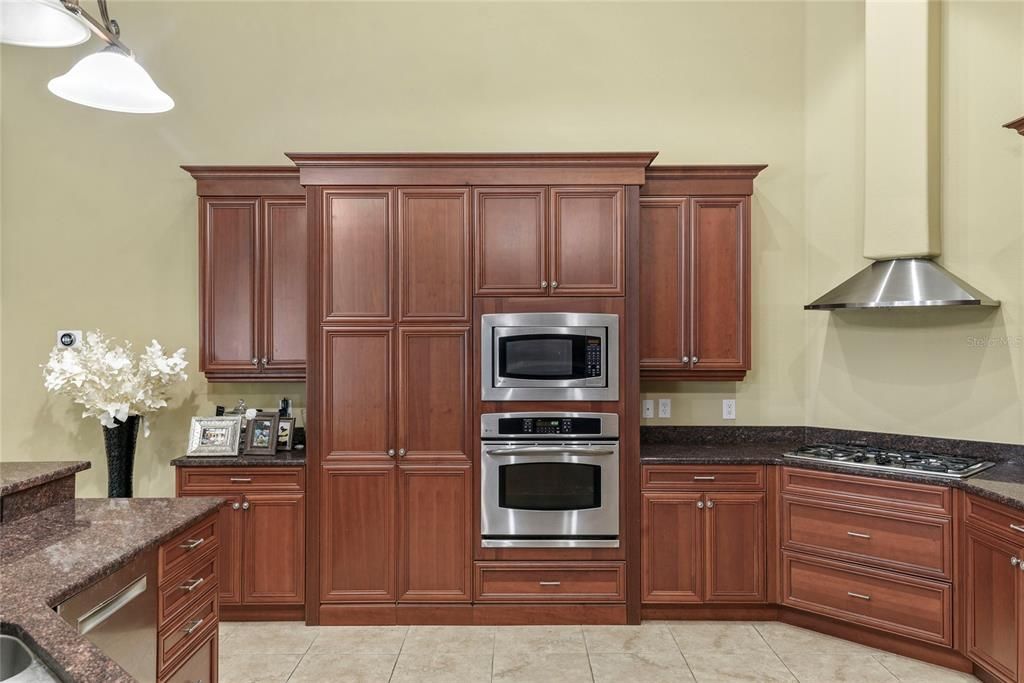 For Sale: $1,950,000 (5 beds, 4 baths, 4489 Square Feet)