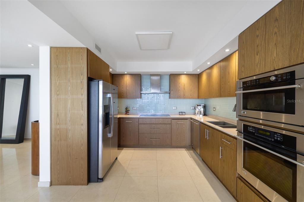 出租: $9,500 (3 贝兹, 2 浴室, 2100 平方英尺)