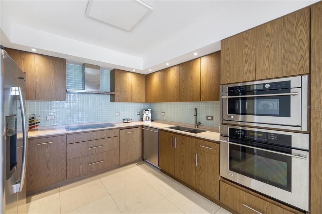 出租: $9,500 (3 贝兹, 2 浴室, 2100 平方英尺)