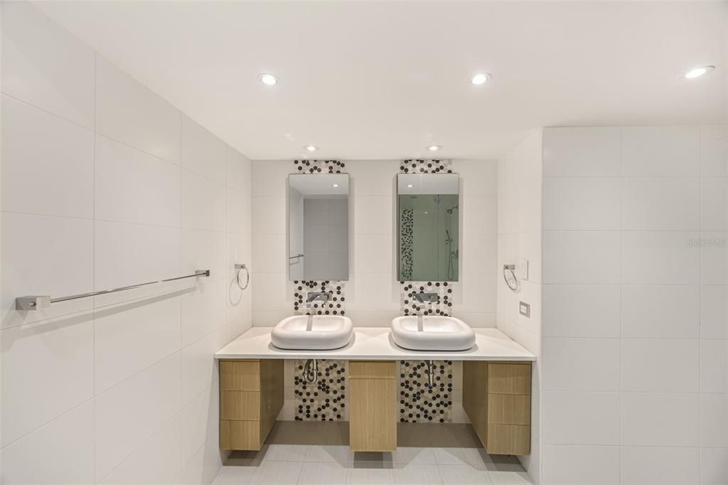 出租: $9,500 (3 贝兹, 2 浴室, 2100 平方英尺)