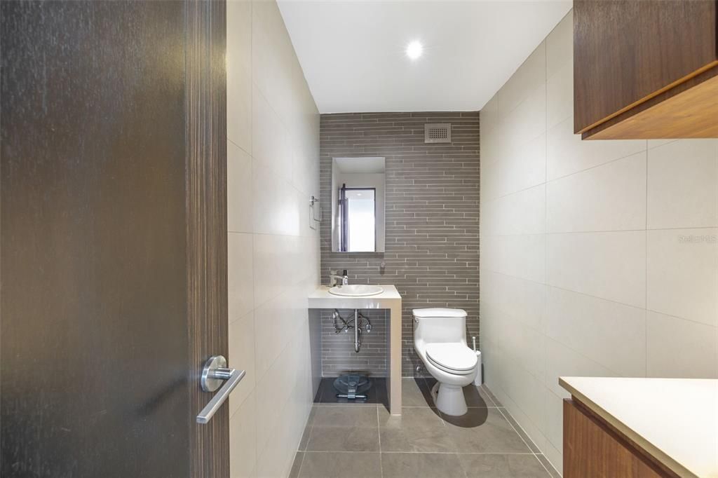 出租: $9,500 (3 贝兹, 2 浴室, 2100 平方英尺)